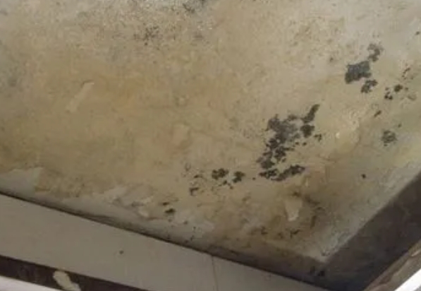 乌拉特后阳台漏水维修公司分享下乌拉特后卫生间渗水维修需要注意哪些问题。